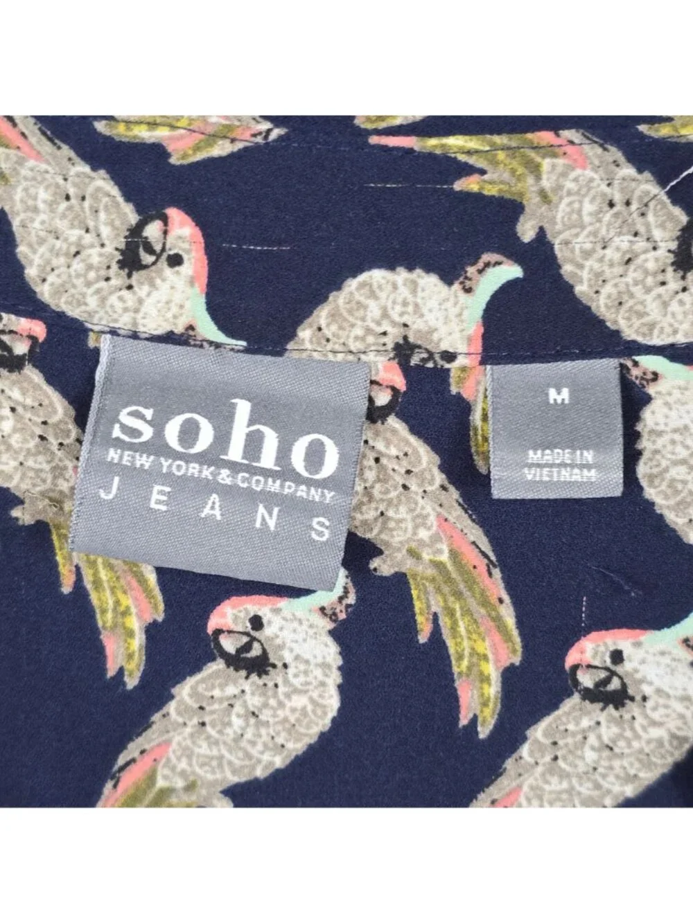 Soho New York & Company Shirt M Birds Parrot Button-Up Navy Long Sleeve - Picture 2 of 6